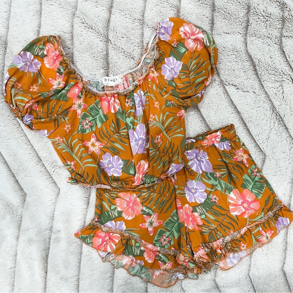 KIDS: Btween Orange Floral Top and Shorts Set - Picture 1 of 7